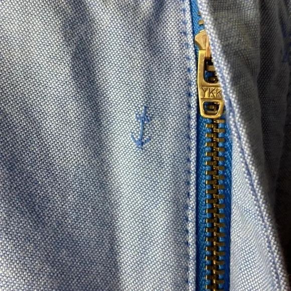 IZOD SPORTFLEX BREEZE OXFORD SHORT MENS SIZE 34” x 9.5” LIGHT BLUE WITH ANCHORS - Picture 7 of 15